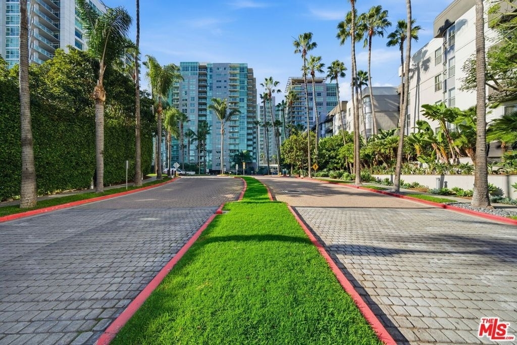 13700 Marina Pointe Drive - Photo 65