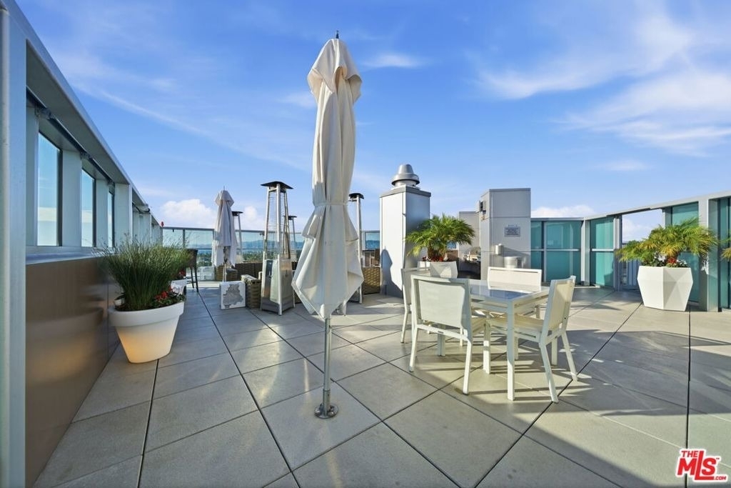 13700 Marina Pointe Drive - Photo 56
