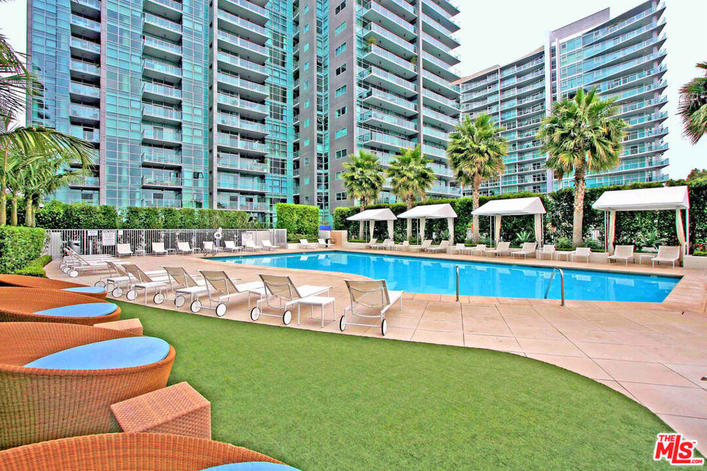 13700 Marina Pointe Drive - Photo 37