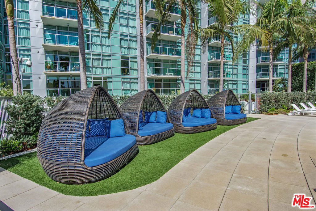 13700 Marina Pointe Drive - Photo 36