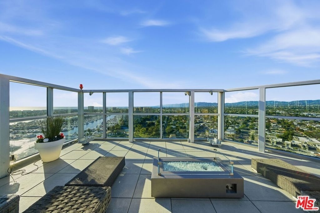 13700 Marina Pointe Drive - Photo 61