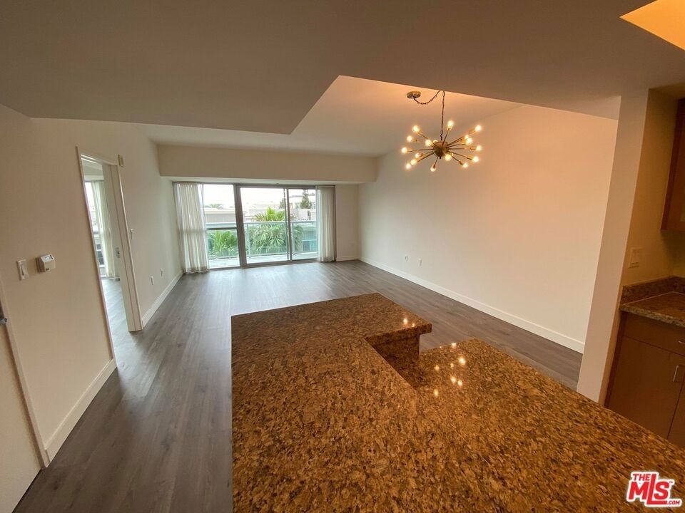 13700 Marina Pointe Drive - Photo 3