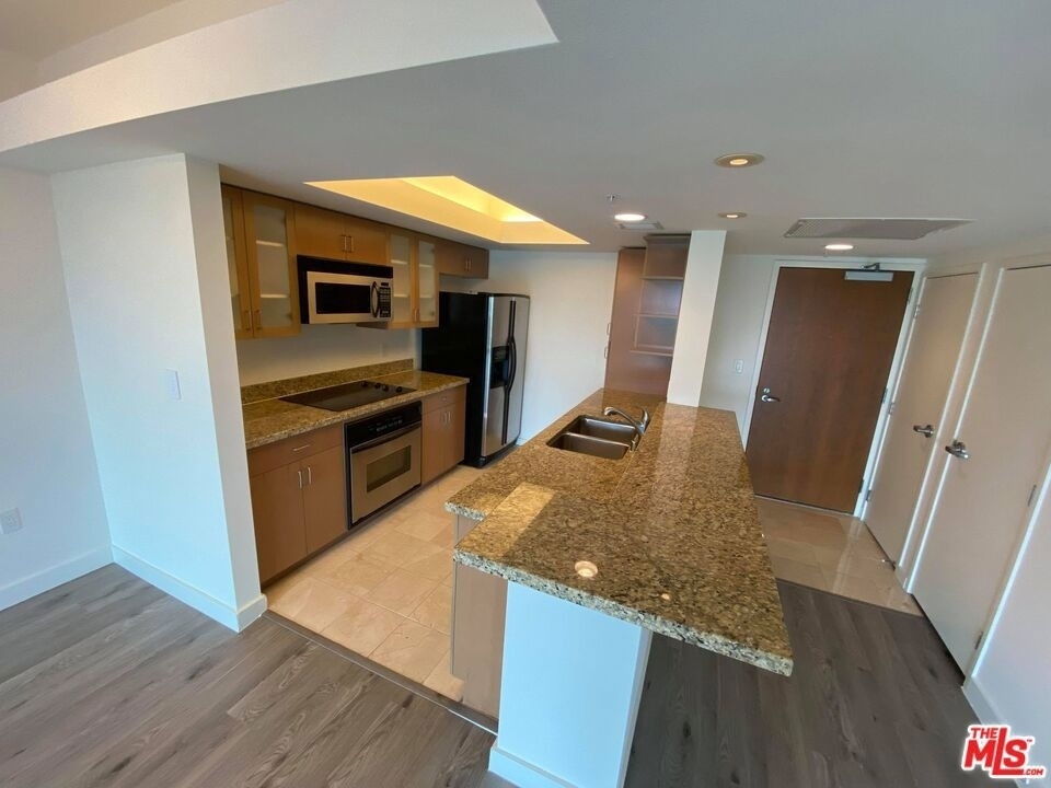 13700 Marina Pointe Drive - Photo 10