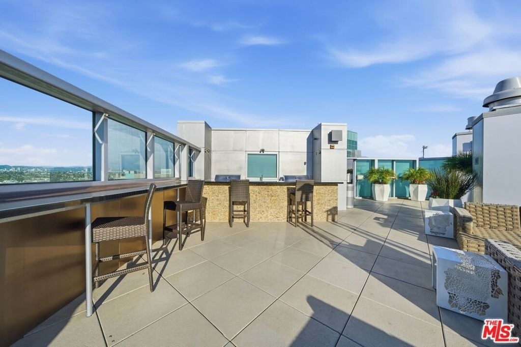 13700 Marina Pointe Drive - Photo 59