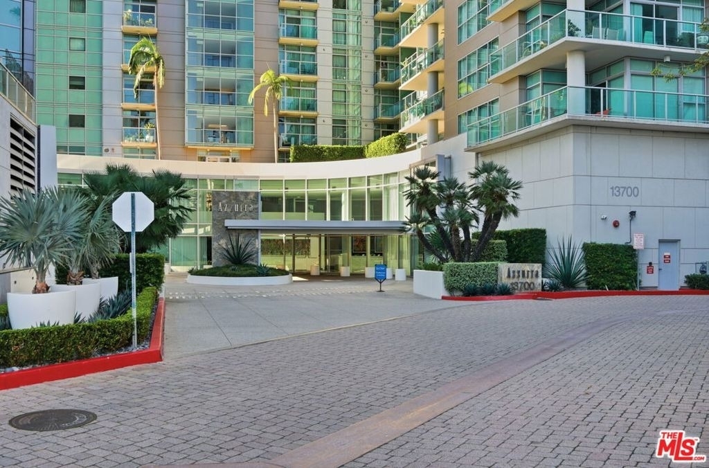 13700 Marina Pointe Drive - Photo 66