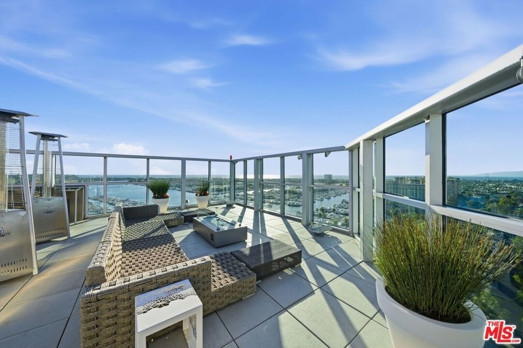 13700 Marina Pointe Drive - Photo 60