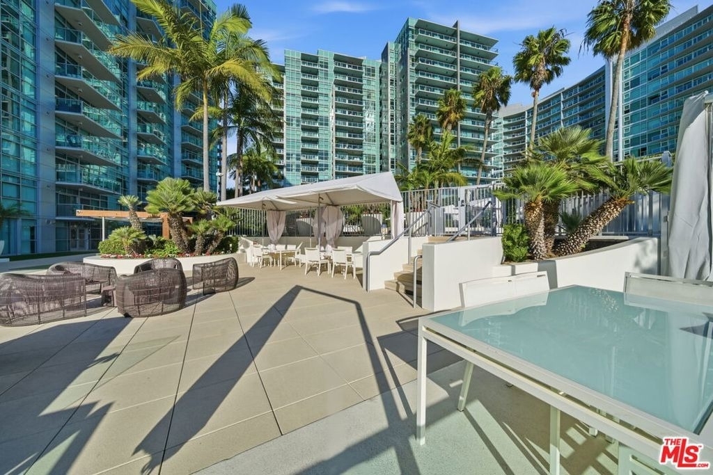 13700 Marina Pointe Drive - Photo 47