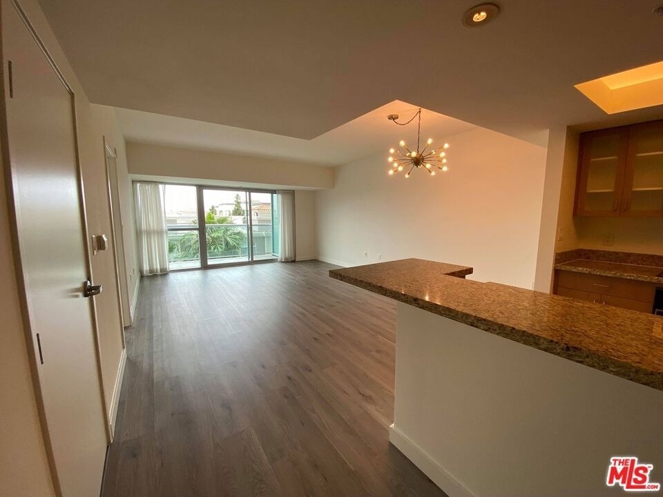 13700 Marina Pointe Drive - Photo 2