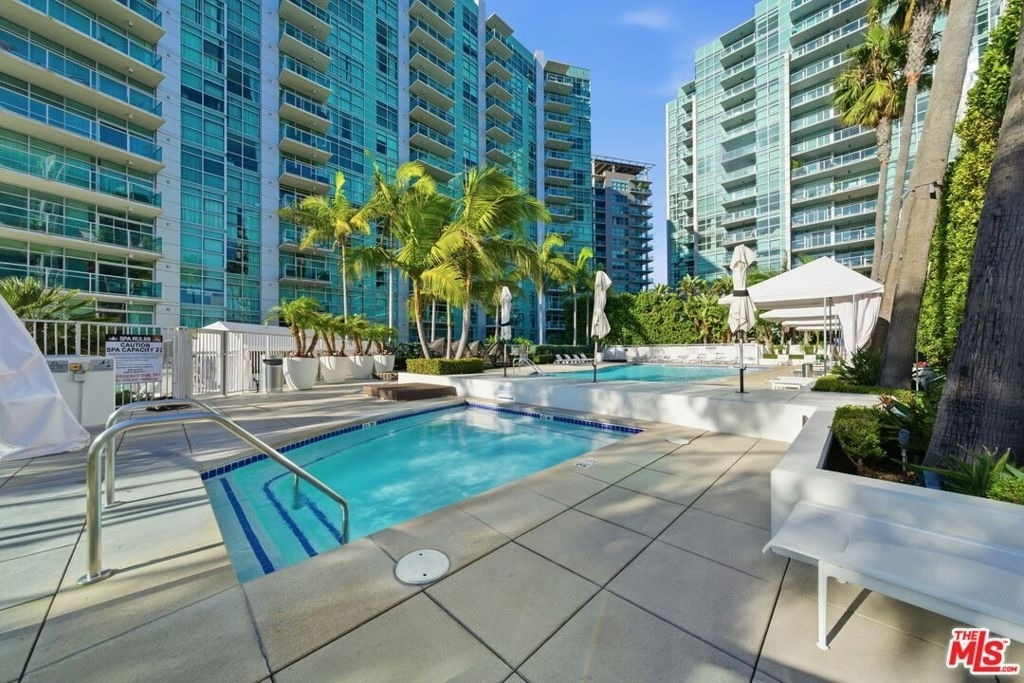 13700 Marina Pointe Drive - Photo 42
