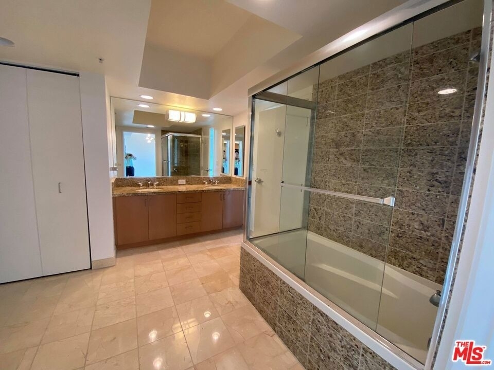 13700 Marina Pointe Drive - Photo 16