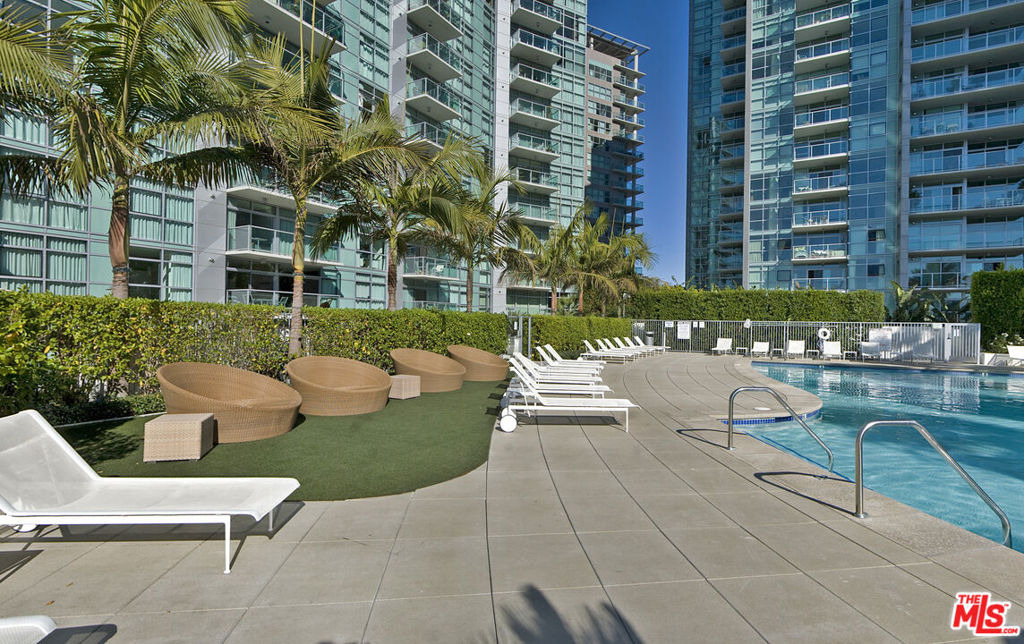 13700 Marina Pointe Drive - Photo 39