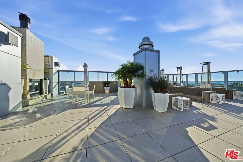 13700 Marina Pointe Drive - Photo 57