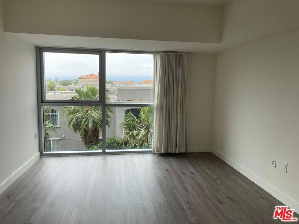 13700 Marina Pointe Drive - Photo 12