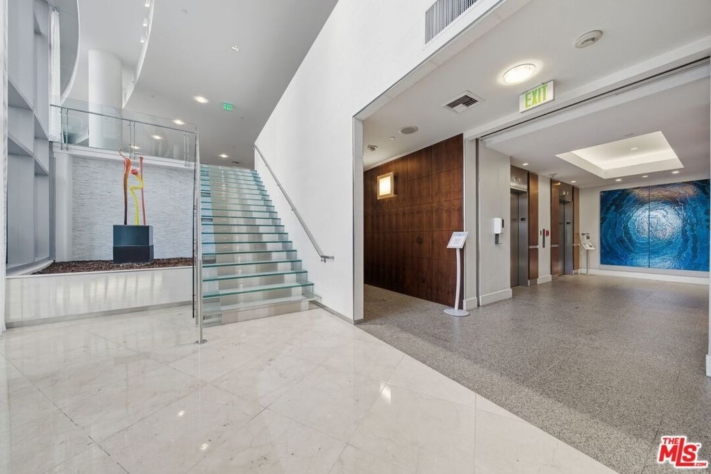 13700 Marina Pointe Drive - Photo 24