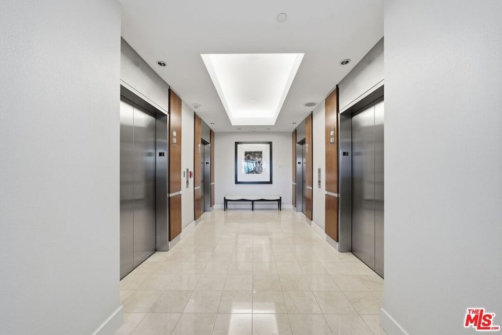 13700 Marina Pointe Drive - Photo 26
