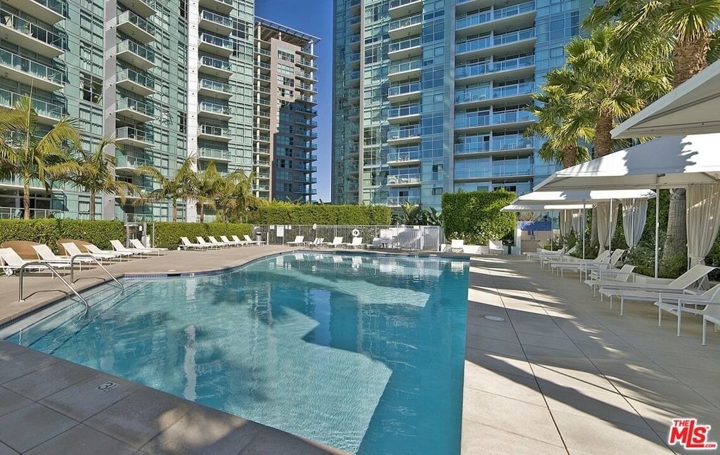 13700 Marina Pointe Drive - Photo 38