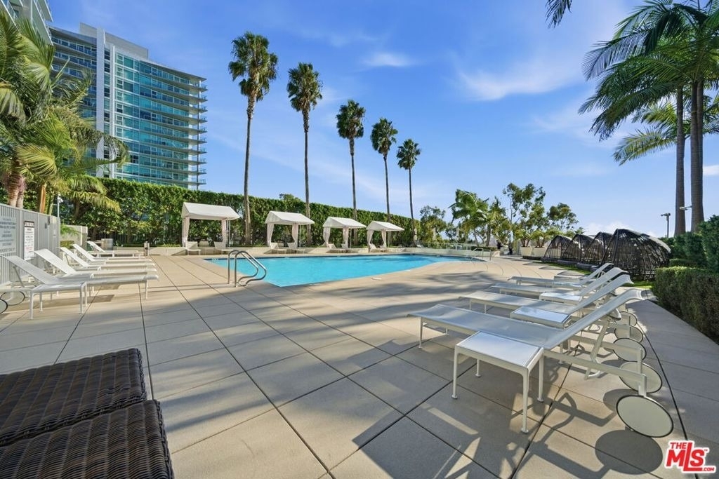 13700 Marina Pointe Drive - Photo 43