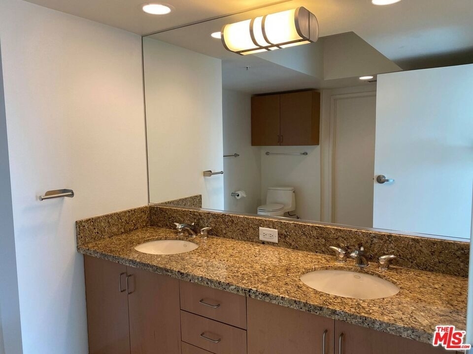 13700 Marina Pointe Drive - Photo 18