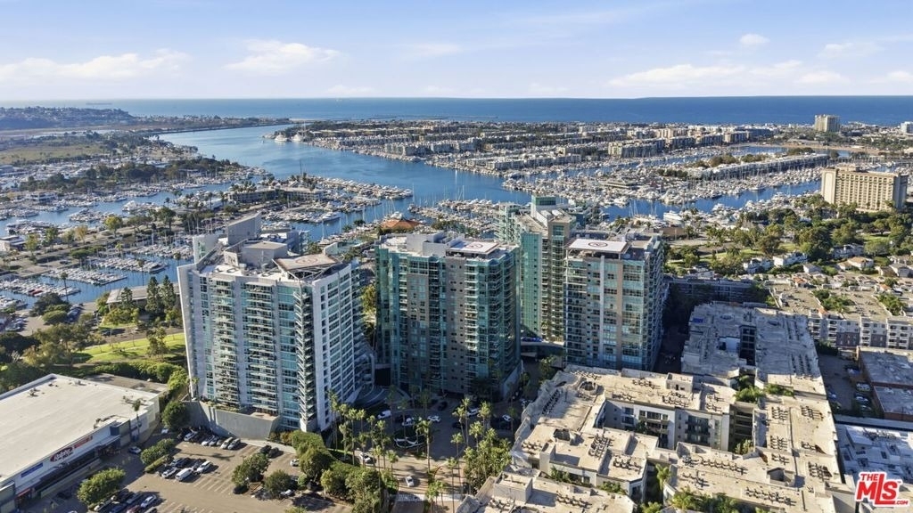 13700 Marina Pointe Drive - Photo 70