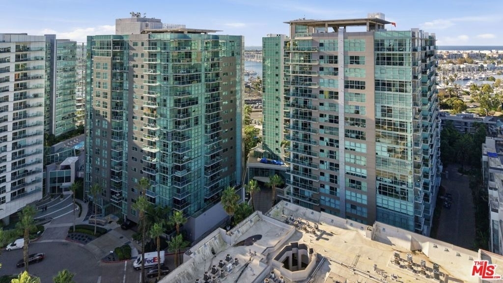 13700 Marina Pointe Drive - Photo 71