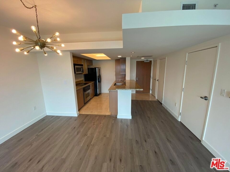 13700 Marina Pointe Drive - Photo 9