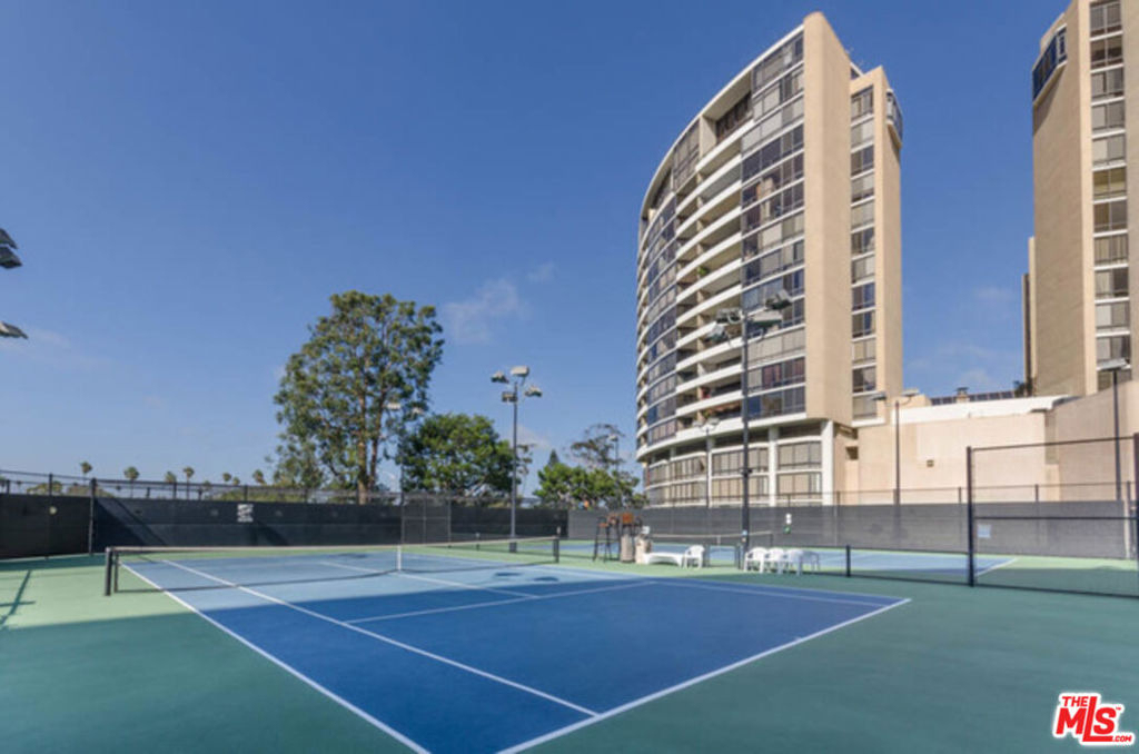 4335 Marina City Drive - Photo 63