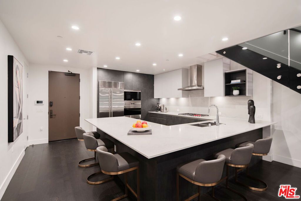 724 N Croft Avenue - Photo 5