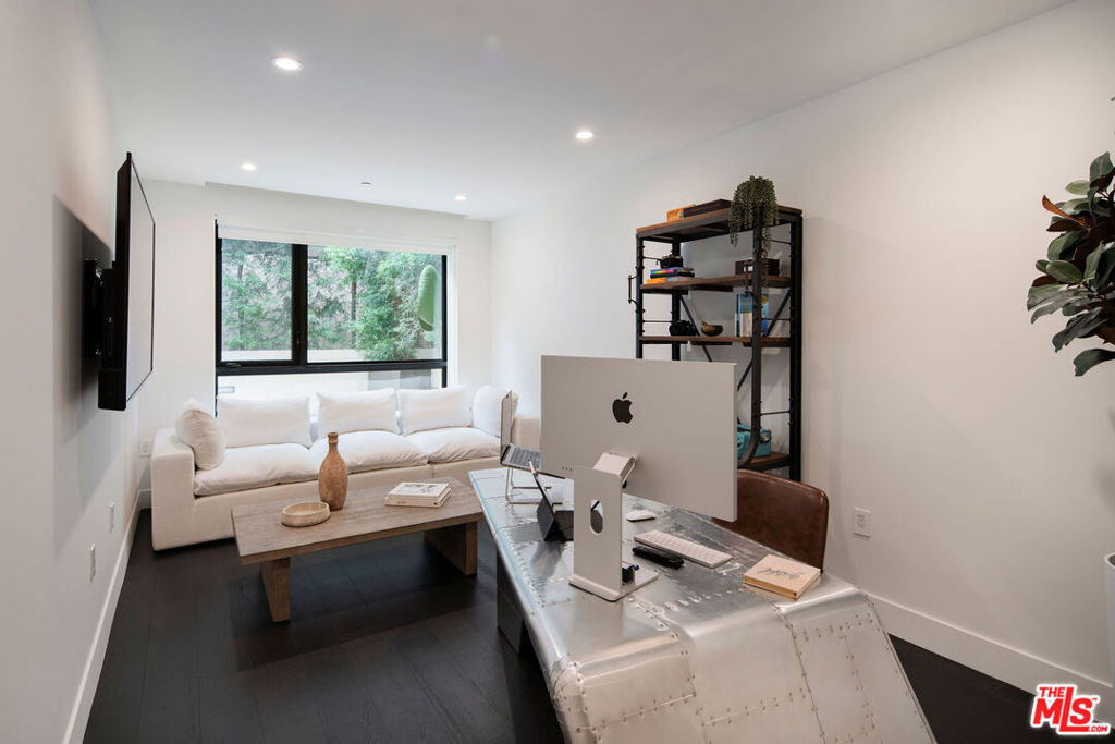 724 N Croft Avenue - Photo 13