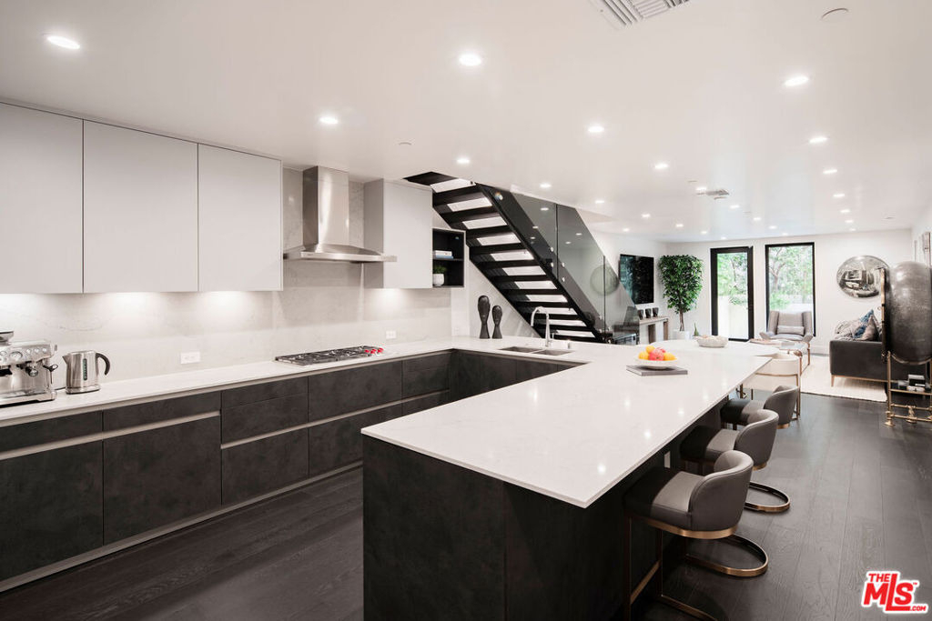 724 N Croft Avenue - Photo 4