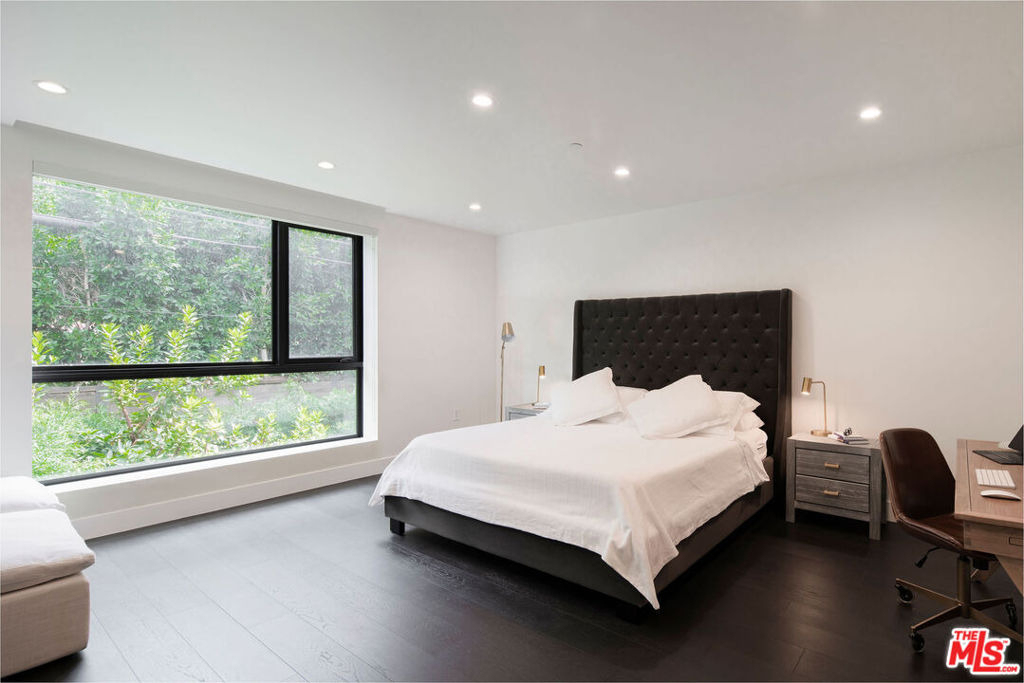 724 N Croft Avenue - Photo 9