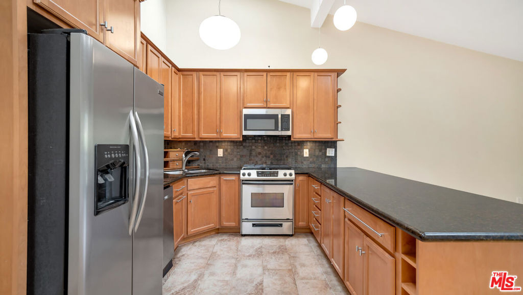 5901 Canterbury Drive - Photo 12