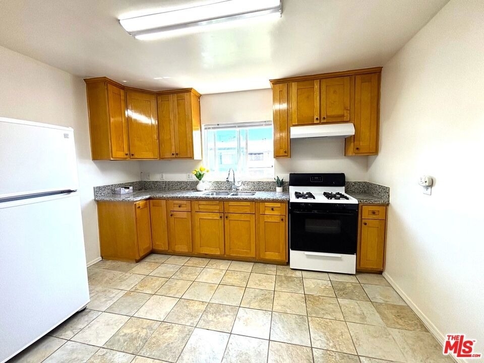 4343 W 4th Street - Photo 1