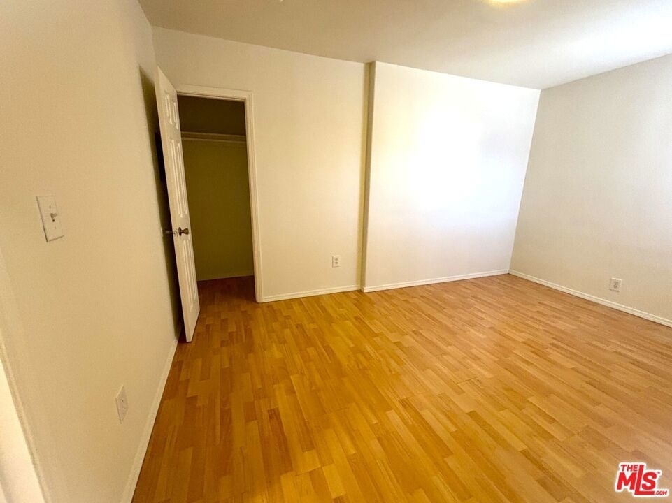 4343 W 4th Street - Photo 2
