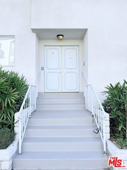 11520 Wyoming Avenue - Photo 2