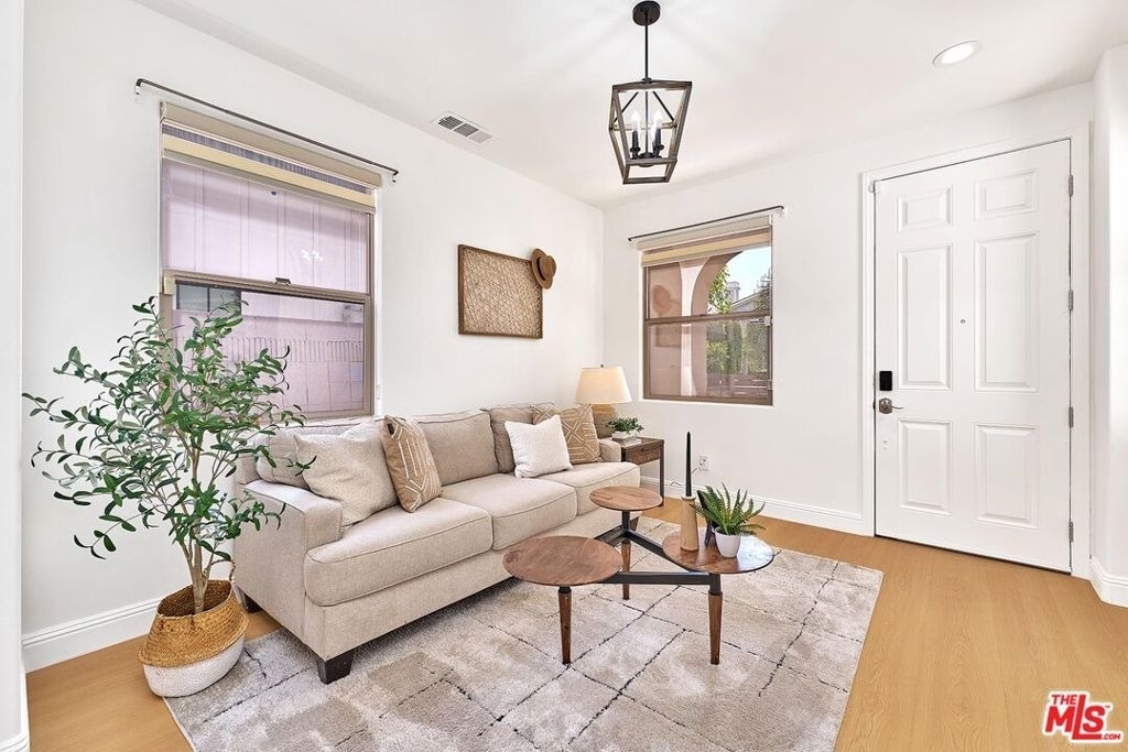 646 N Sierra Bonita Avenue - Photo 3