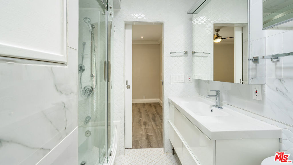 257 N La Peer Drive - Photo 35