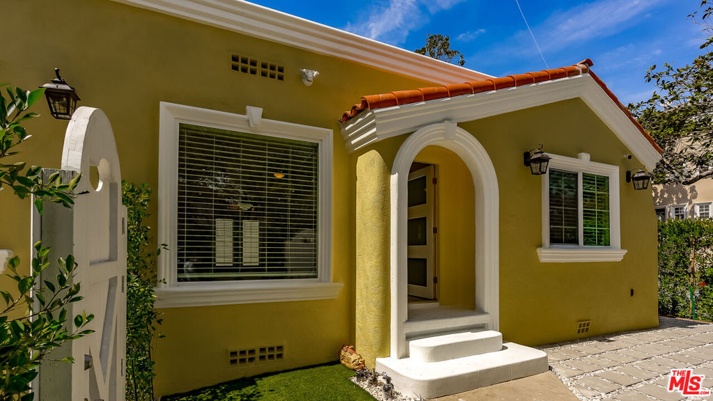257 N La Peer Drive - Photo 8