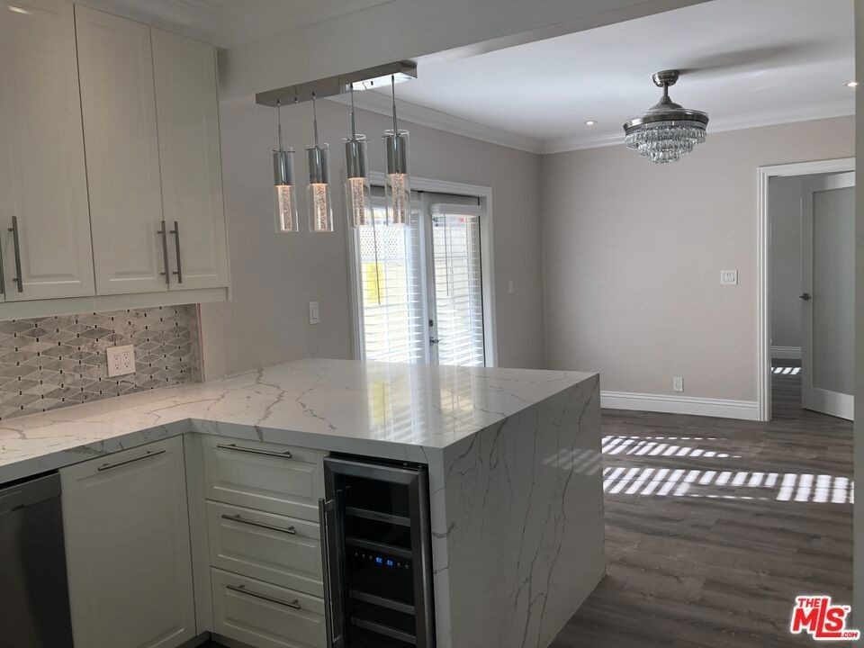 257 N La Peer Drive - Photo 28