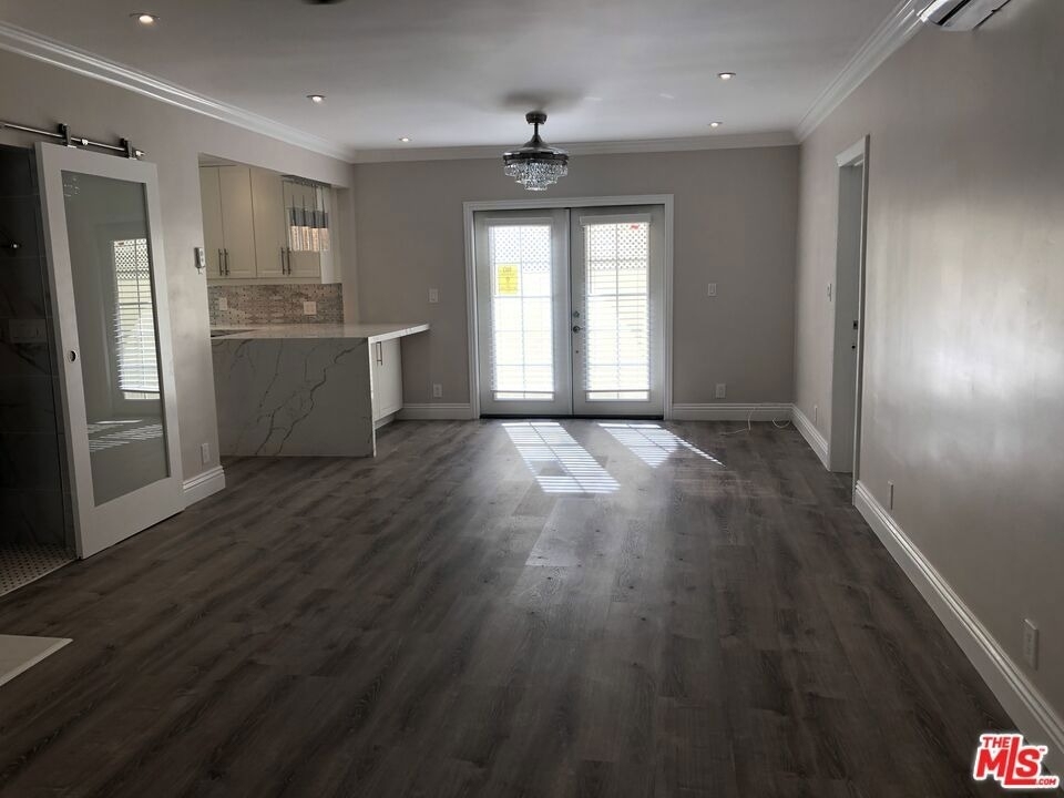 257 N La Peer Drive - Photo 18