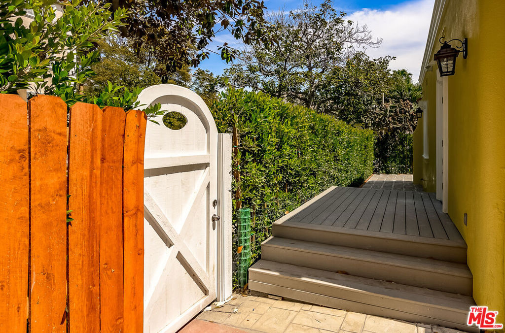 257 N La Peer Drive - Photo 45