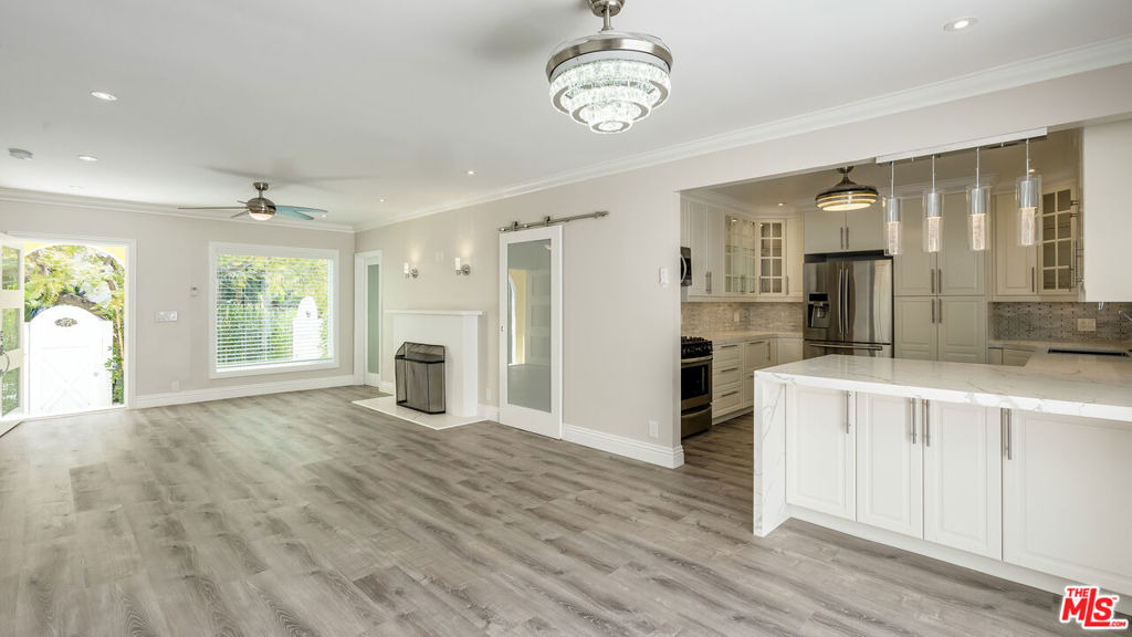 257 N La Peer Drive - Photo 20