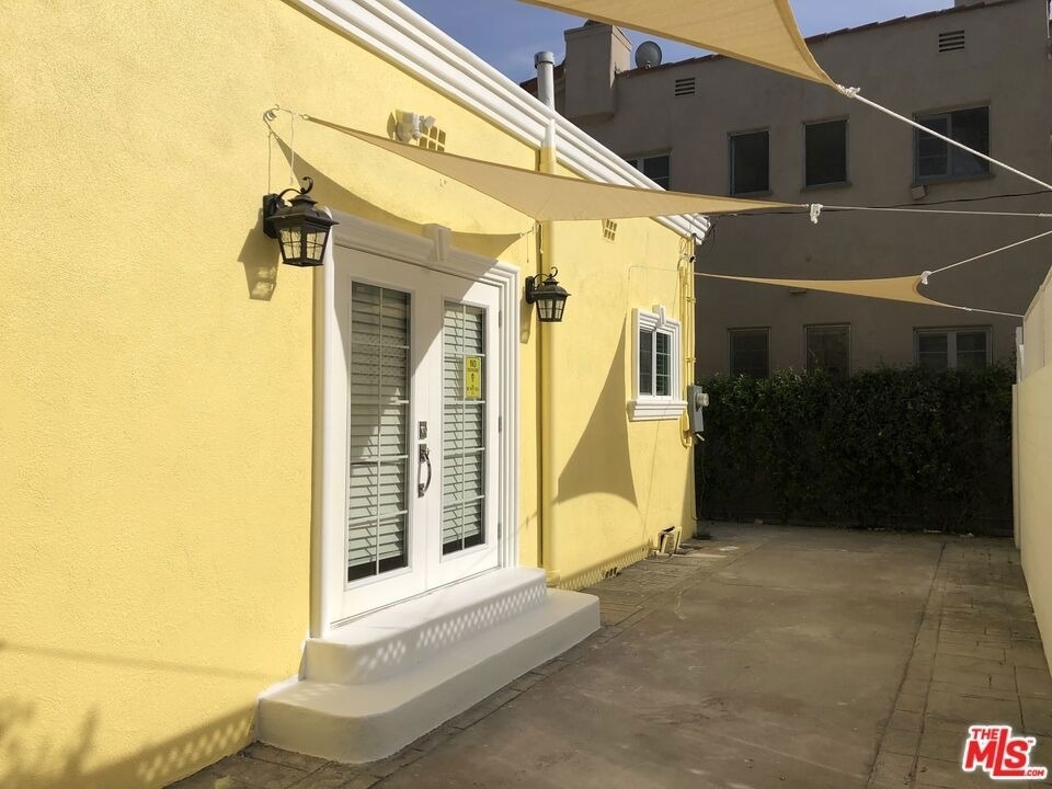 257 N La Peer Drive - Photo 49