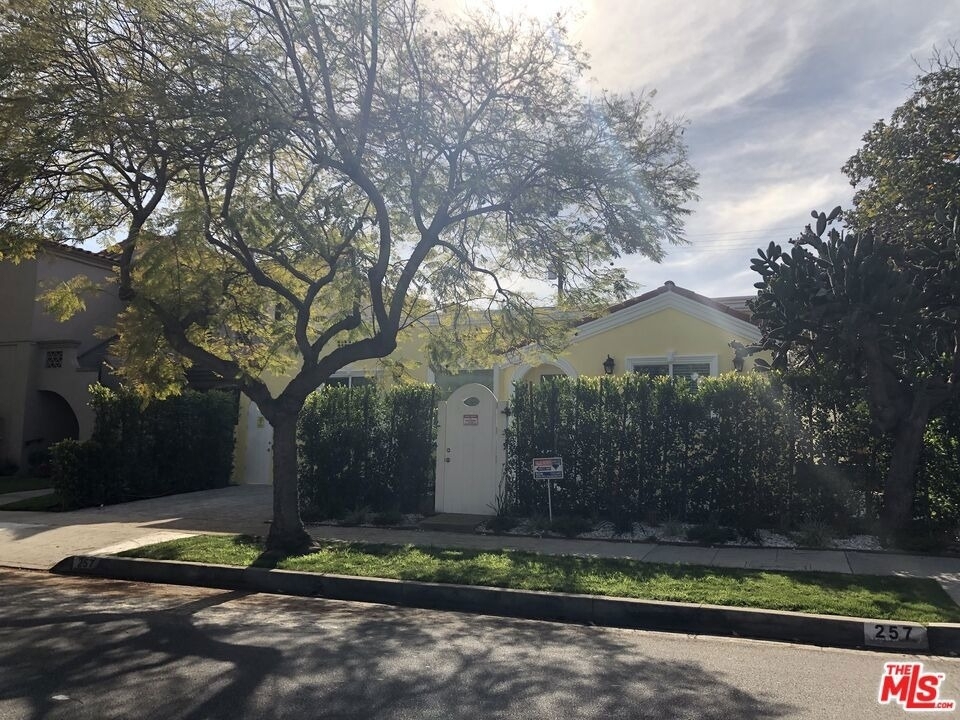 257 N La Peer Drive - Photo 2