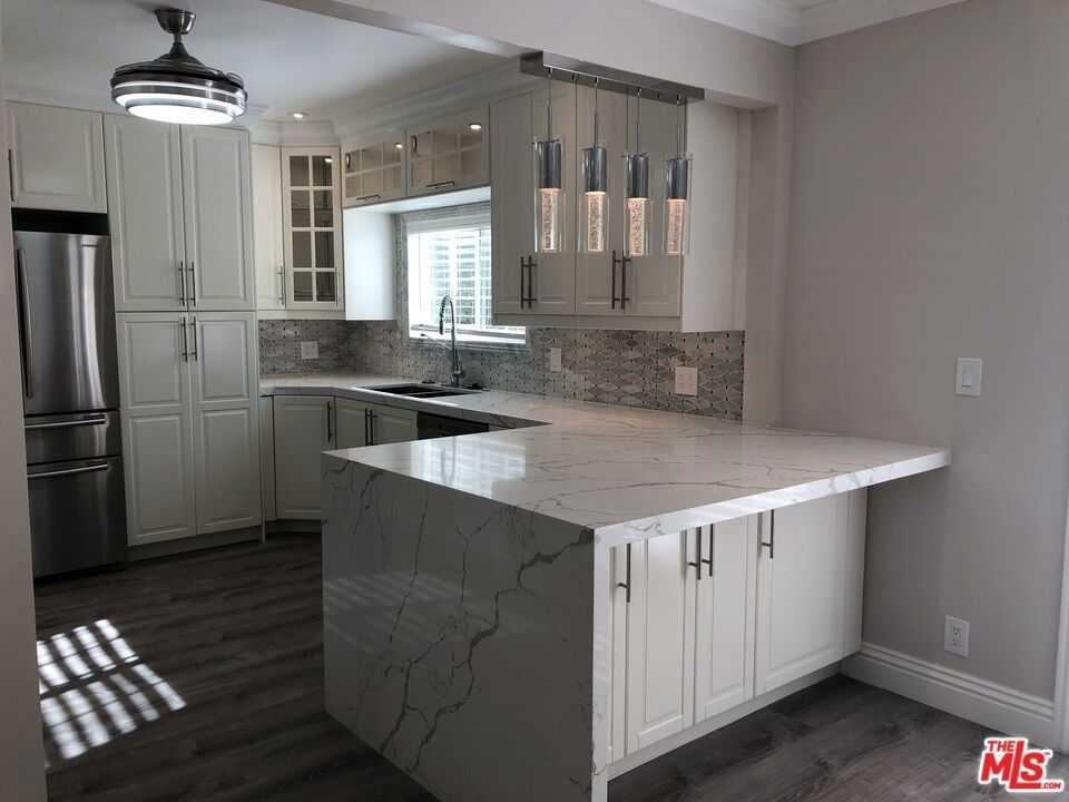 257 N La Peer Drive - Photo 24