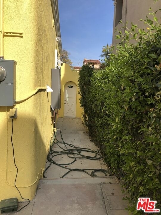 257 N La Peer Drive - Photo 53