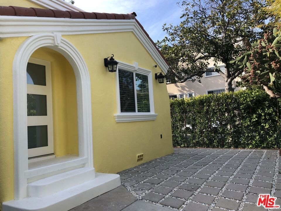 257 N La Peer Drive - Photo 9