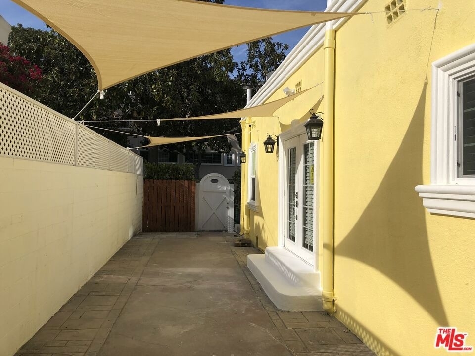 257 N La Peer Drive - Photo 52