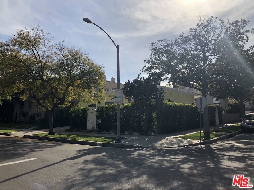 257 N La Peer Drive - Photo 3