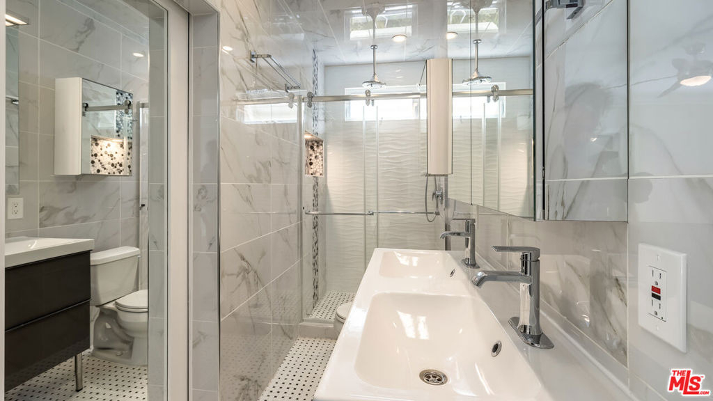 257 N La Peer Drive - Photo 31