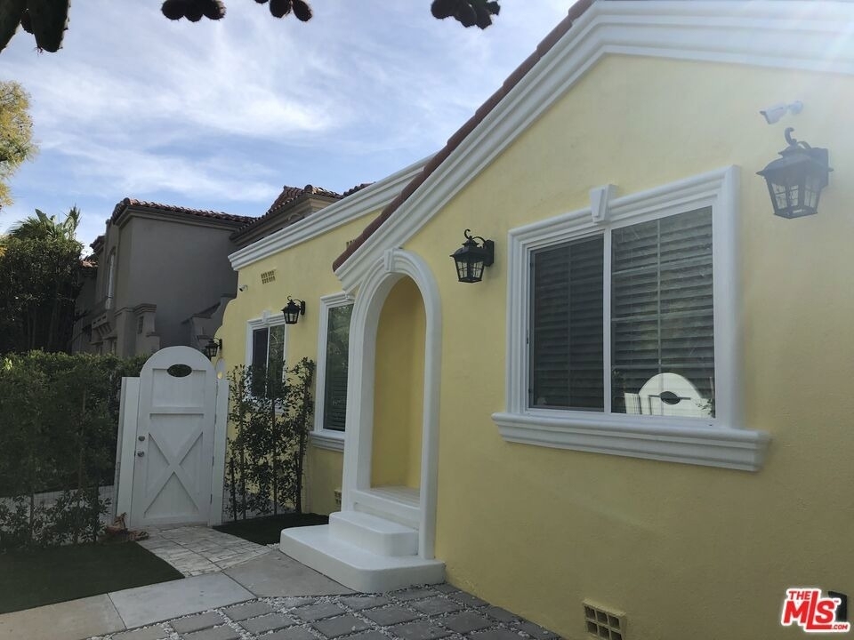 257 N La Peer Drive - Photo 10